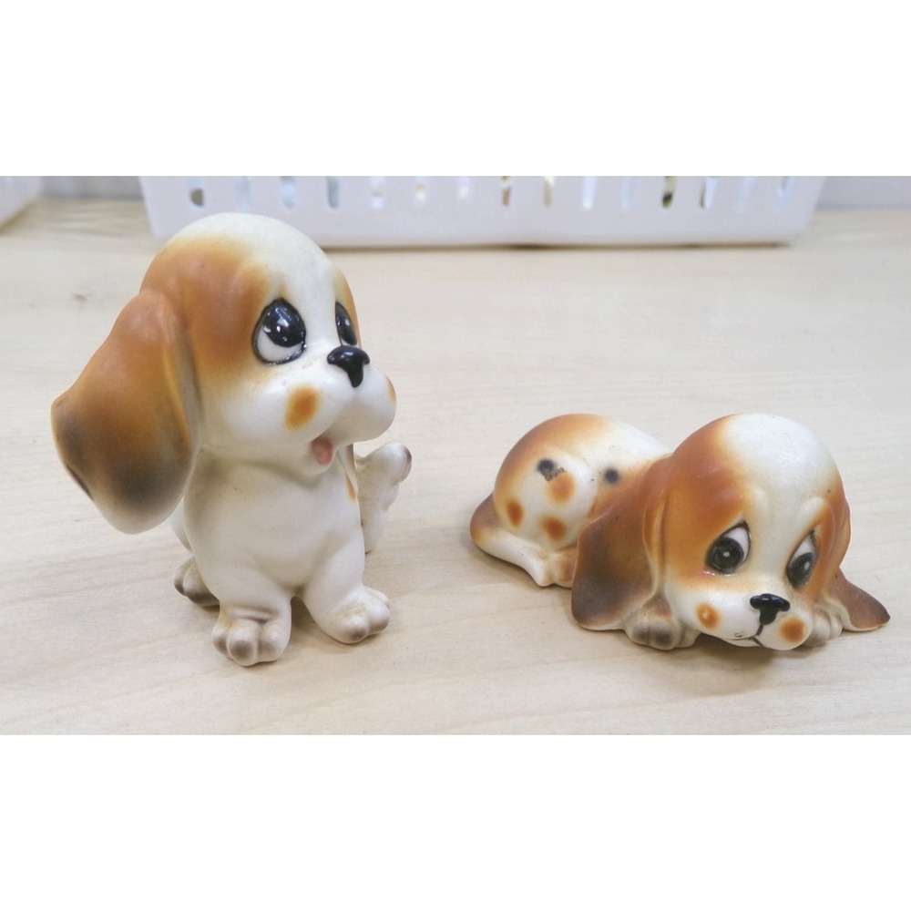 Vintage Ceramic Bassett Hound Puppy Figurines by Napco Set of 2‎ # 9789